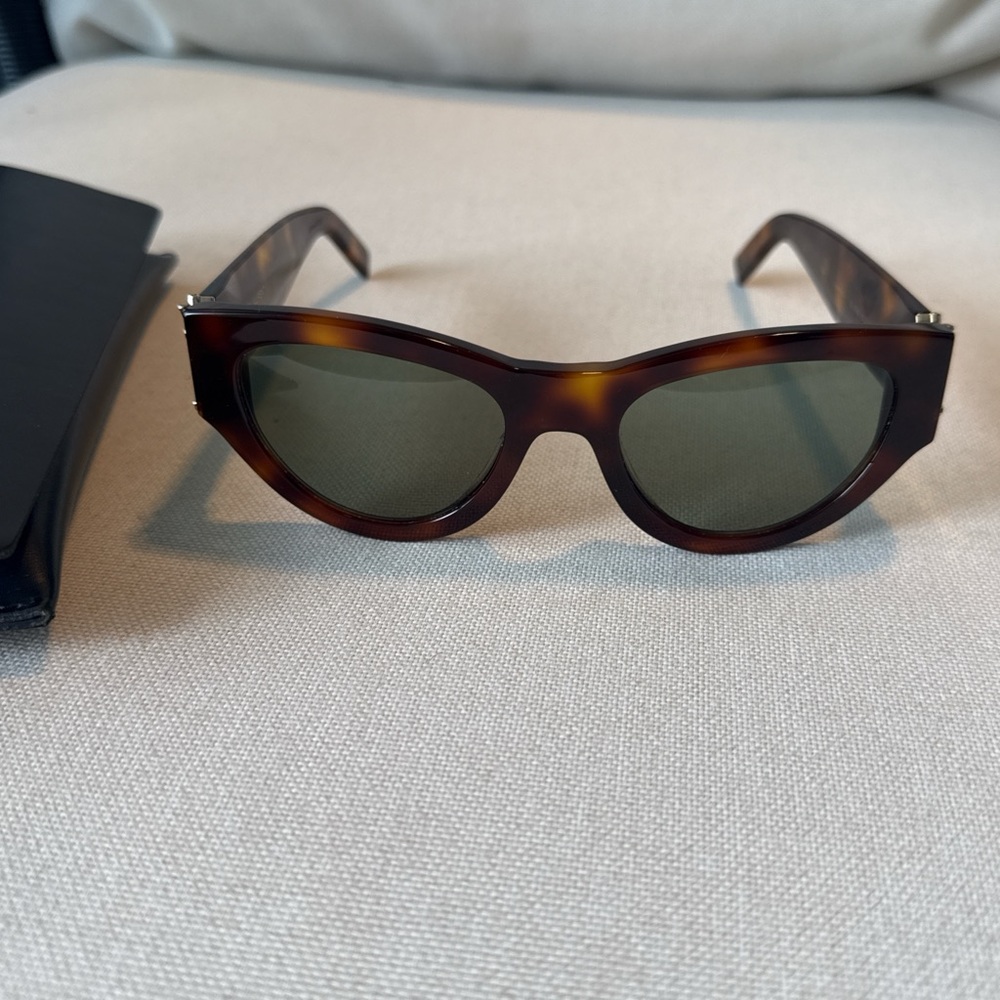 Tortoise Shell Sunglasses - Picture 5 of 7